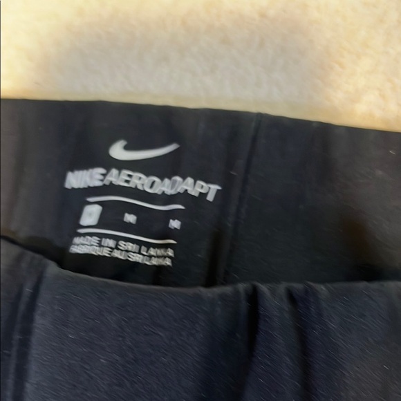 Nike women’s Black and burgundy Leggings for Dynamic Performance - Picture 2 of 5